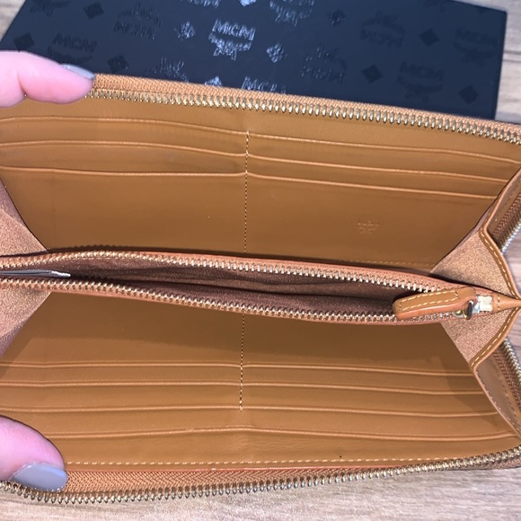MCM cognac wallet - Picture 4 of 8